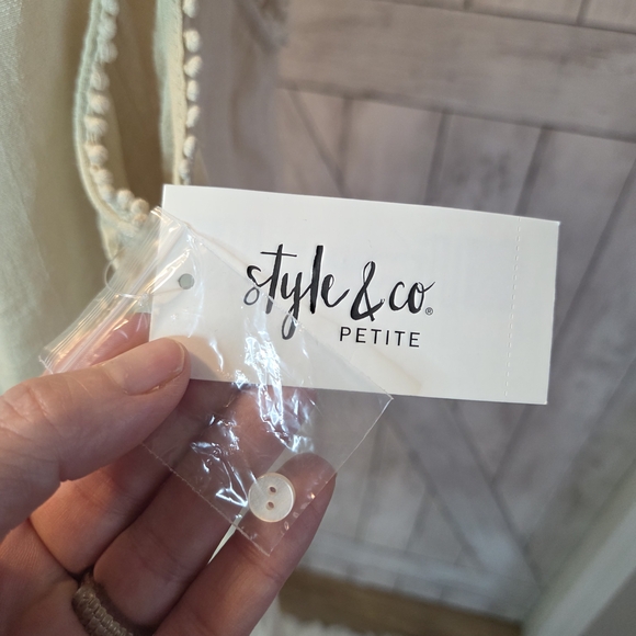 Chic Cream Embroidered Blouse - Picture 9 of 9